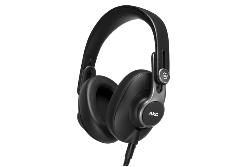AKG K371